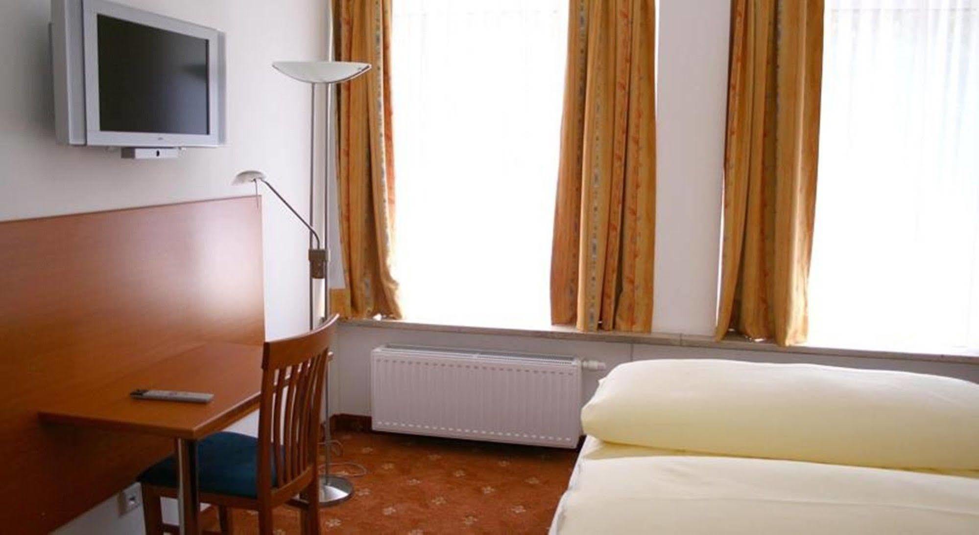 Hotel Evido Salzburg City Center Room photo